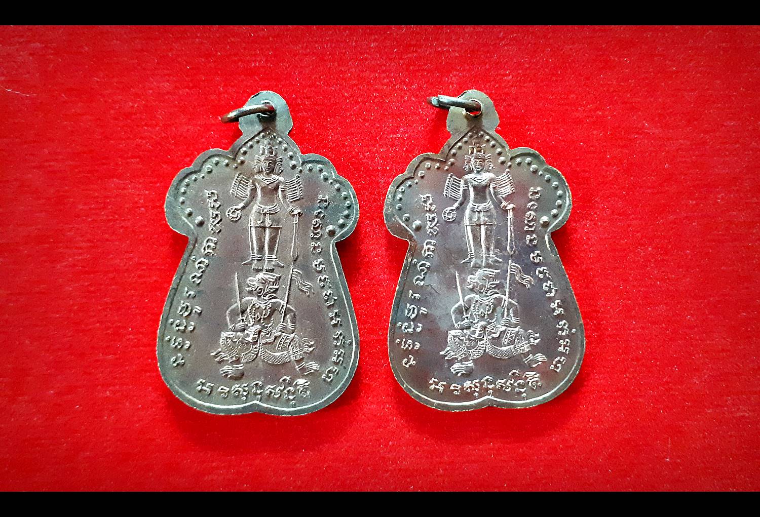 เหรียญพระเจ้าห้ามสมุทรหลังนารายณ์ทรงหนุมาน (พระปางห้ามสมุทร) ปี2526 หลวงปู่สรวง(เทวดาเล่นดิน) หลวงพ่อสร้อย ปลุกเสก ออกวัดเลียบราษร์บำรุง (รับประกันแท้และทัน)