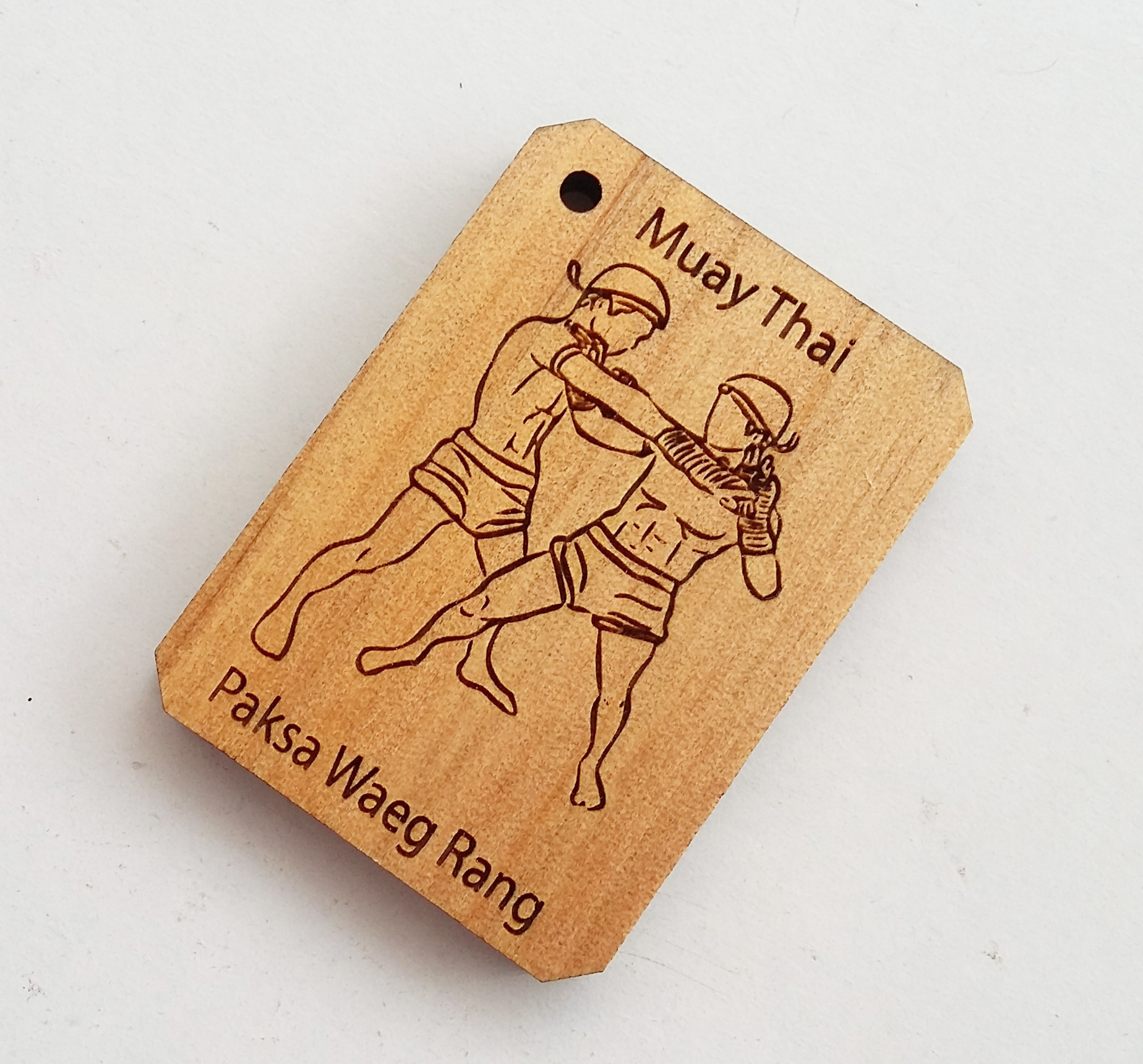 พวงกุญแจไม้แกะสลัก แม่ไม้มวยไทย-ปักษาแหวกรัง