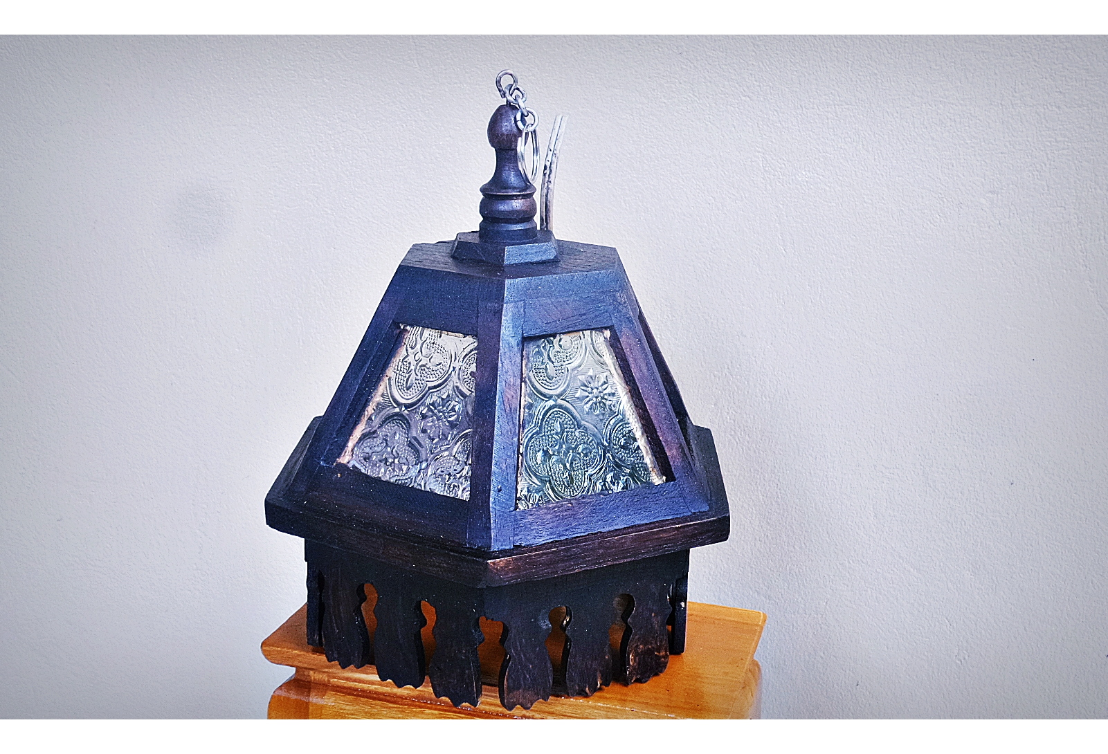 โคมไฟไม้สัก ทรง 6 เหลี่ยม กระรอบด้าน