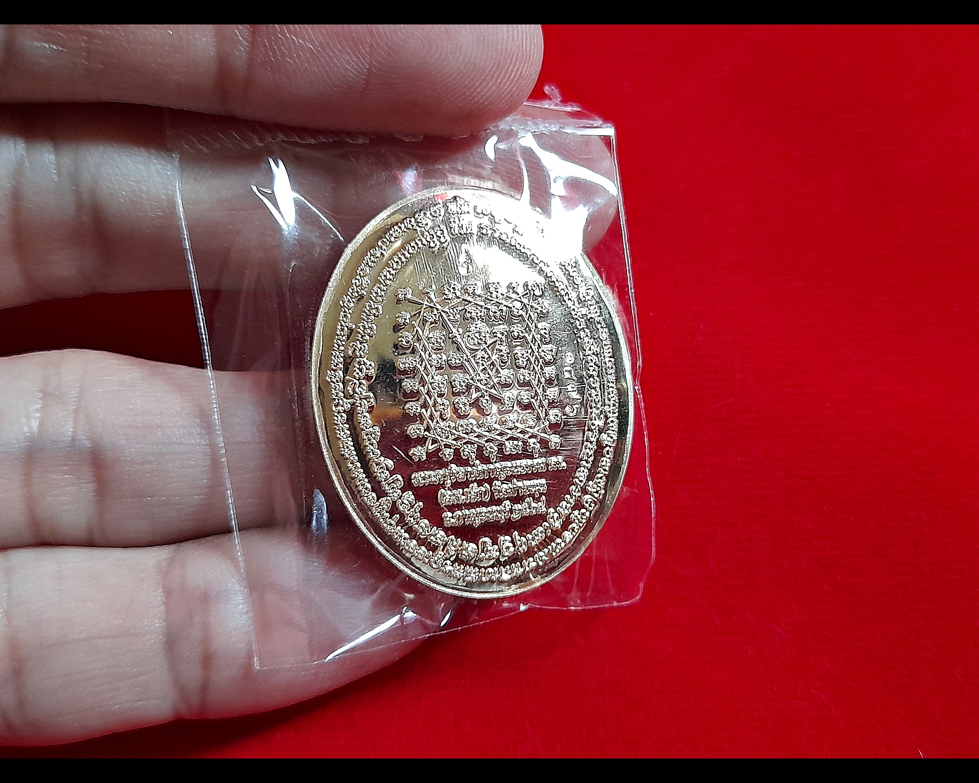 เหรียญสมเด็จองค์ปฐม ยิ้มรับทรัพย์ ปาง สมาธิทรงเครื่องพระจักรพรรดิ หลังยันต์เกราะเพรช เนื้อทองทิพย์ องค์พระเนื้อเงิน(หน้ากาก) ##พิมพ์ใหญ่ ปี2564 #รับประกันแท้ ตอกโค็ด ตอกเลข (สุ่มเลข) - หลวงพ่อเล็ก วัดท่าขนุน (ปลุกเสก พิธีเข้ากรรมฐาน