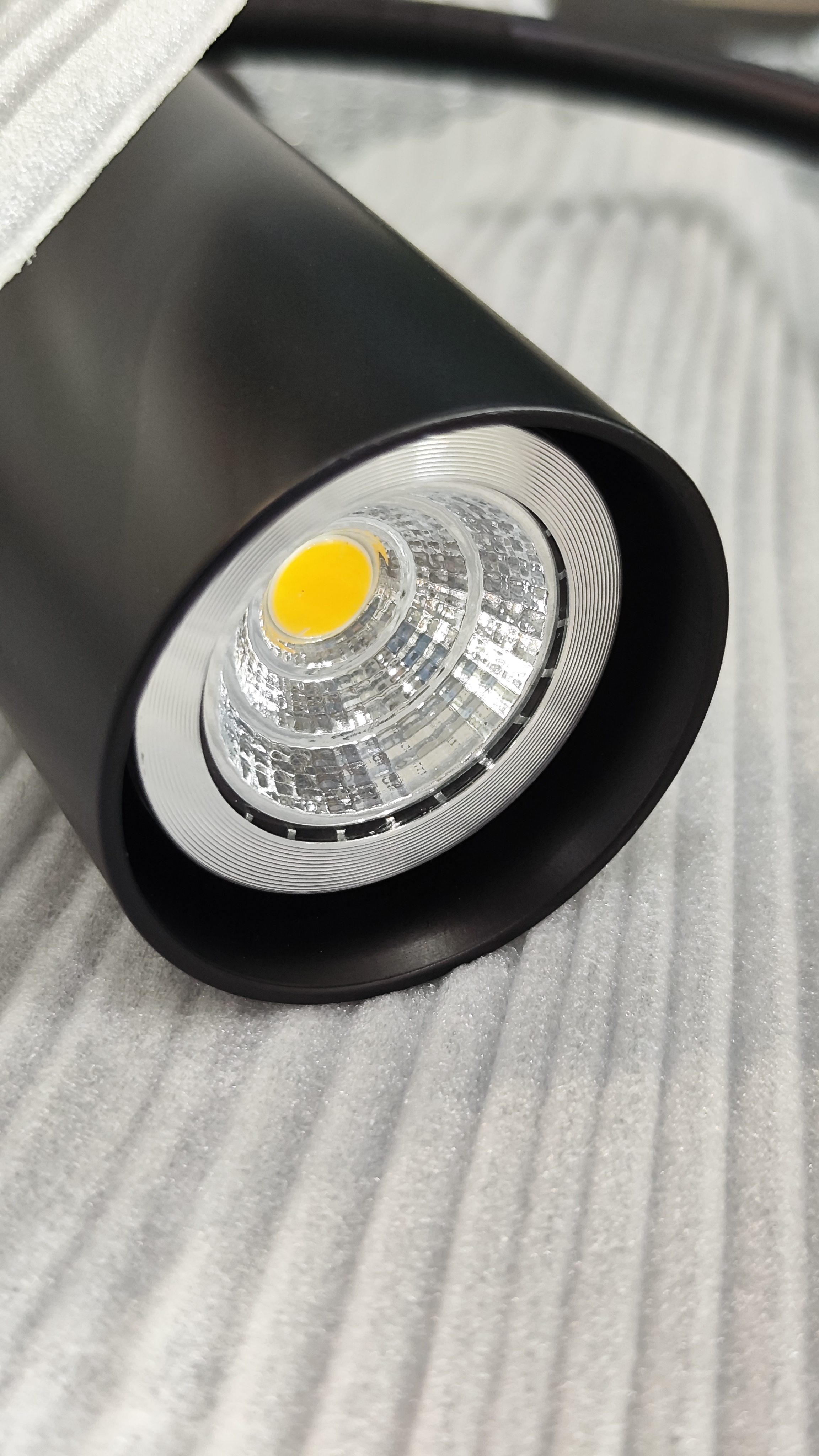 โคมไฟติดผนังภายในทรงกระบอกมีห่วงวงกลม 28x33cm [YY-0923]