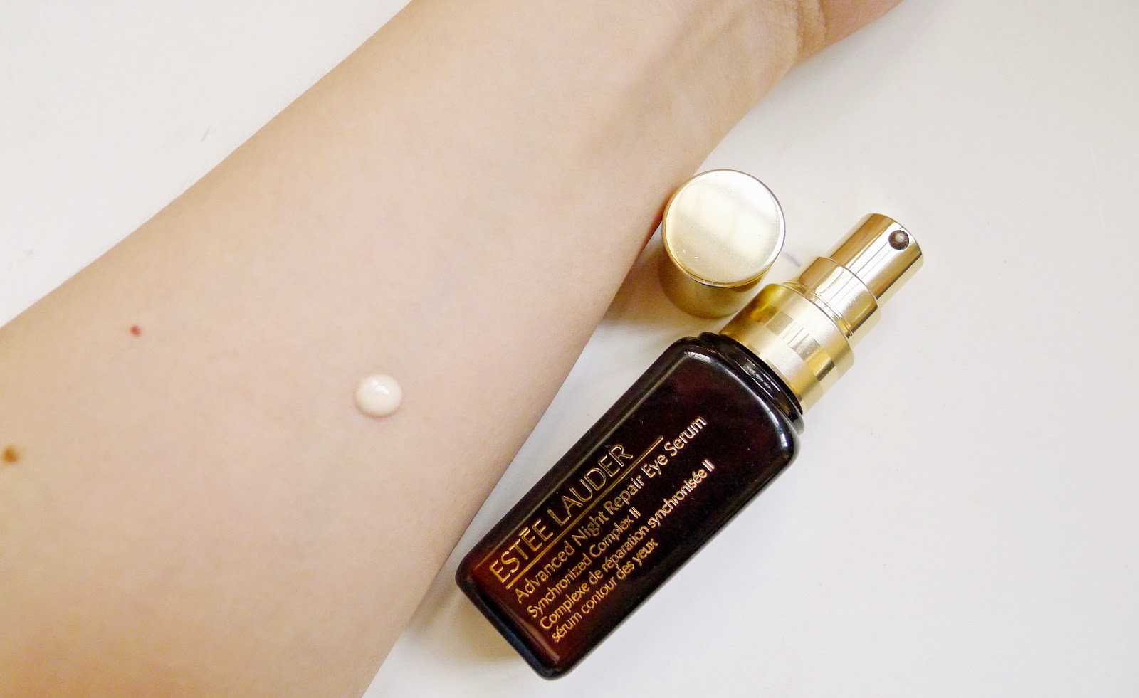 (ลดมากกว่า 34%) Estee Lauder Advanced Night Repair Eye Serum Synchronized Complex II 15mL เซรั่มบำรุงผิวรอบดวงตาใหม่ที่เสริมอานุภาพแห่งค่ำคืนให้เต็มประสิทธิภาพ พร้อมปกป้องในเวลากลางวัน เพื่อจุดประกายสว่างดูอ่อนเยาว์ที่จางหายไปกับความเหนื่อย