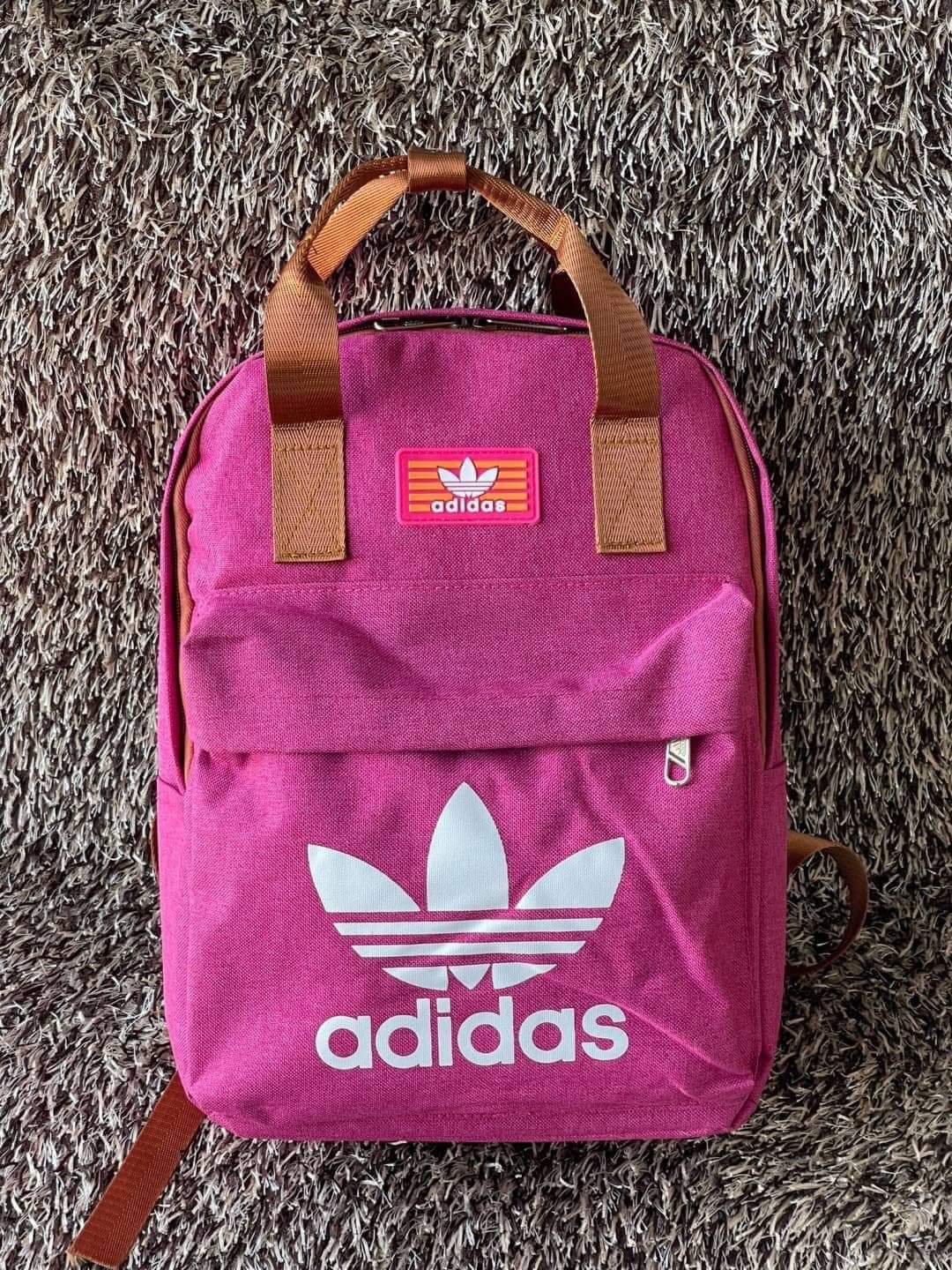 Adidas Classic Medium Backpack (แอดไลน์ก่อนสั่งซื้อ)