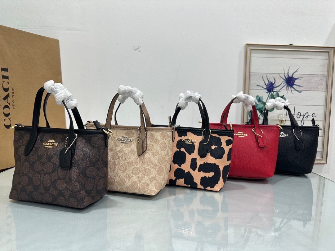 COACH City Mini Tote Bag CW032 (แอดไลน์ก่อนสั่งซื้อ)
