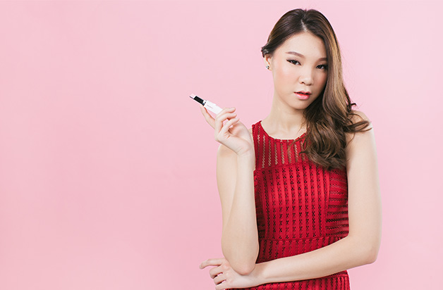 (ลด 45%) Laneige Two Tone Tint Lip Bar 2g # 8 Cherry Milk ลิปทูโทนผสานทินต์และบาล์มในสองเฉดสี สองเนื้อสัมผัส ให้คุณแต่งแต้มเรียวปากสไตล์ K-Beauty ให้น่ารักได้แบบไม่ต้องพยายาม