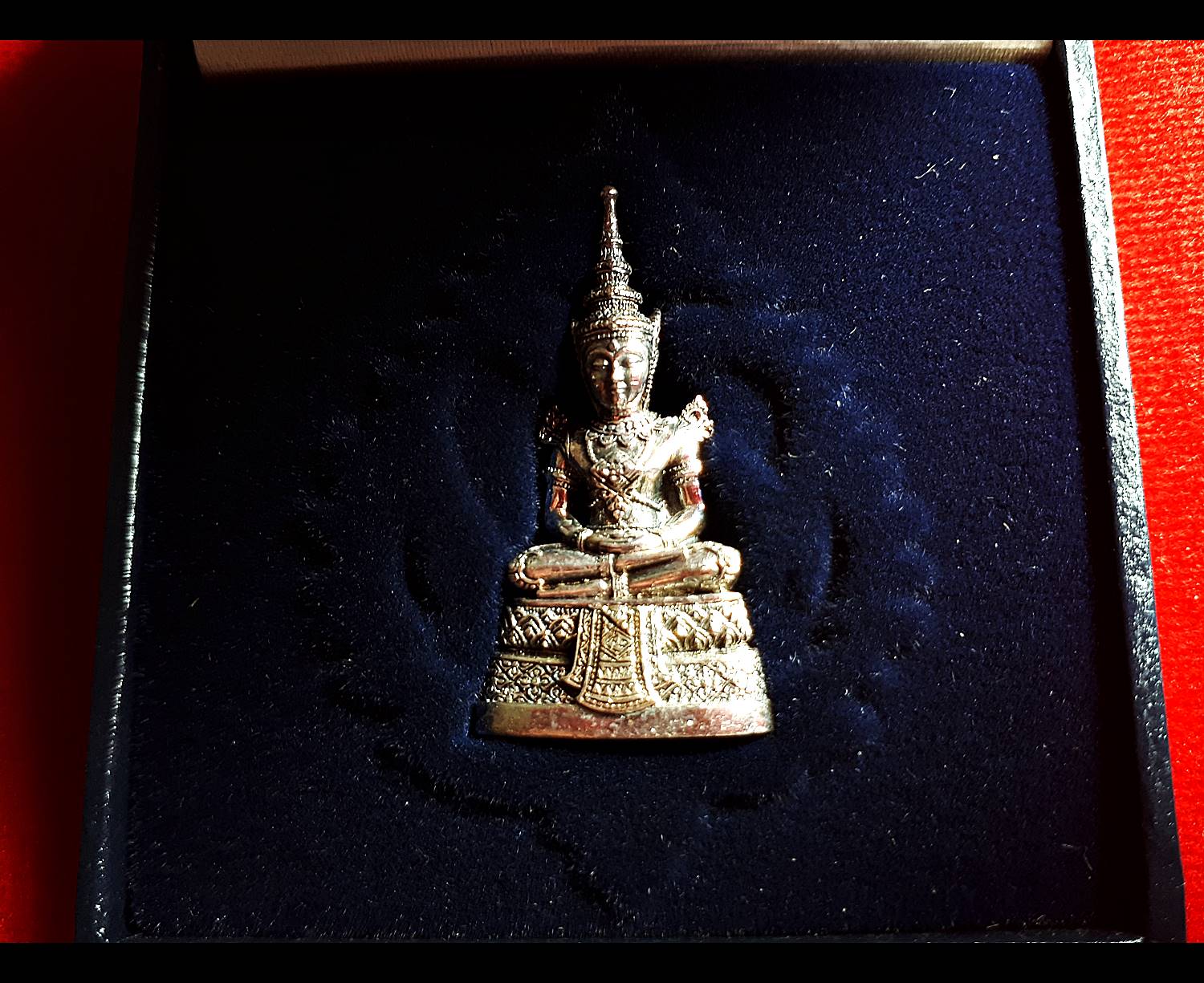 พระแก้วมรกต เนื้อเงินแท้ ปี2539 #รับประกันแท้ (ขนาดลอยองค์ ห้อยคอ น้ำหนัก ประมาณ10กรัม) - พิธีปลุกเสกใหญ่ใน วัดพระศรีรัตนศาสดาราม(วัดพระแก้ว)