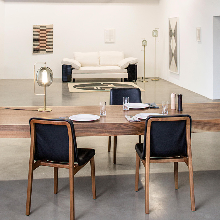 โคมไฟตั้งโต๊ะโป๊ะแก้วรมควันทรงรีโครงเหล็กสไตล์โมเดิร์น [T-8002]