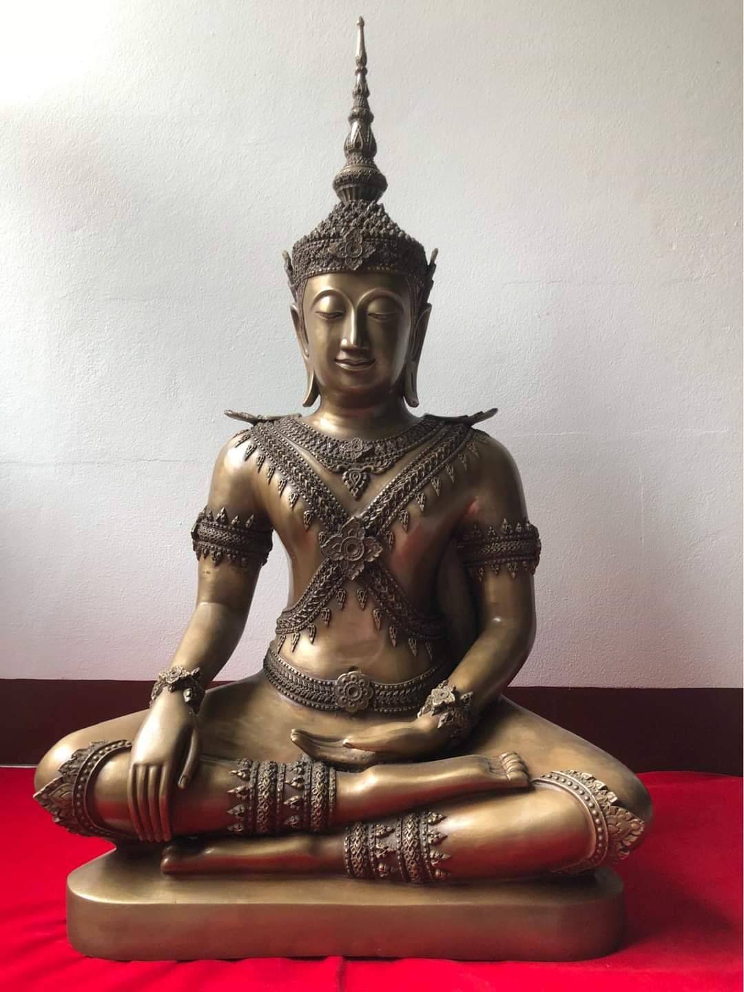 รูปหล่อ พระพุทธรูป ปางทรงเครื่องพระจักรพรรดิ องค์ใหญ่ หน้าตัก20นิ้ว เนื้อทองเหลือง