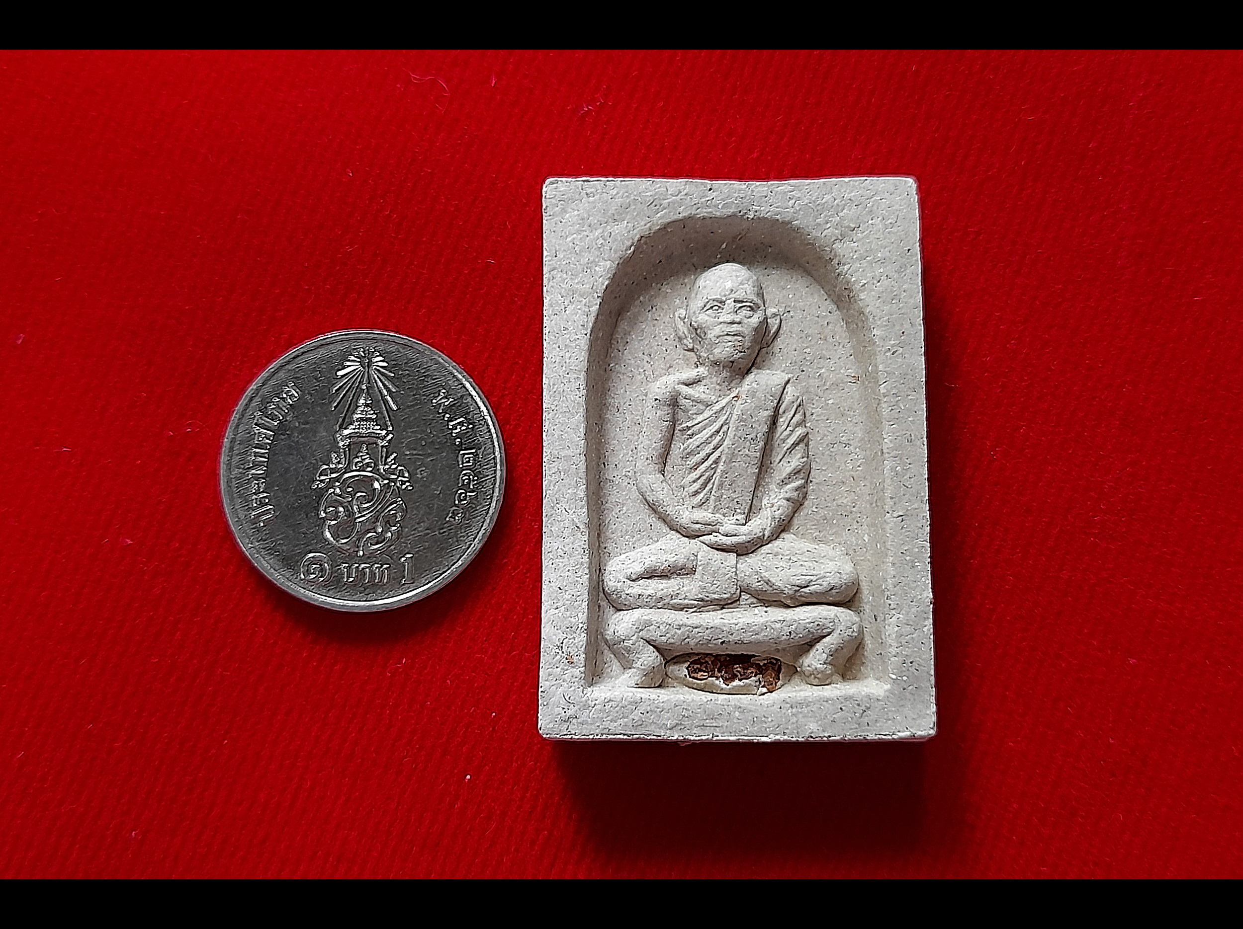 หลวงพ่อยี วัดดงตาก้อนทอง พิมพ์นั่งตั่ง เนื้อผงมวลสารวิเศษ ฝังข้าวทิพย์ ปี2558 #รับประกันแท้ - หลวงพ่อถาวร วัดปทุมวนาราม