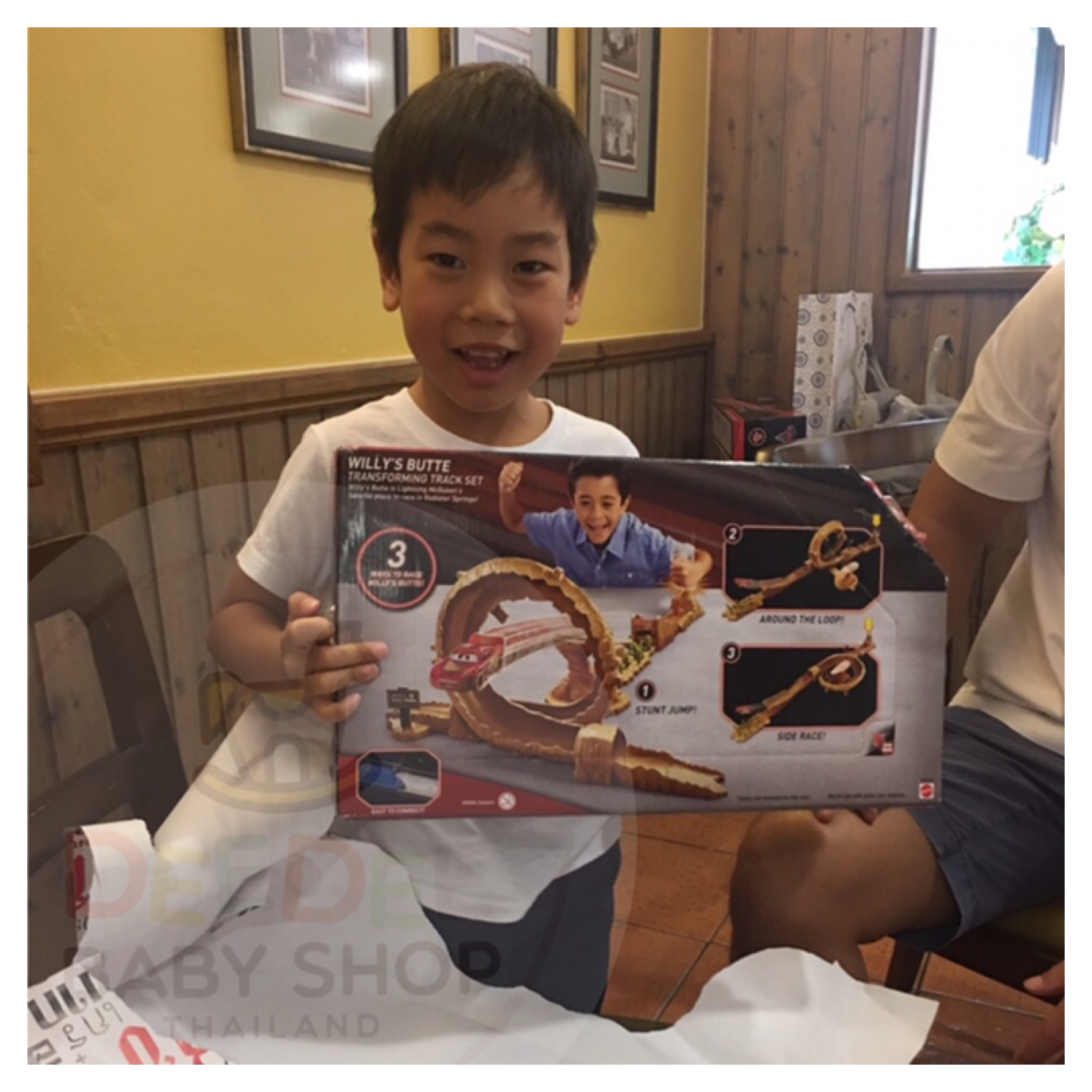 ชุดสนามแข่งรถจำลอง Mattel Disney Pixar Cars 3 Thunder Hollow Criss-Cross Track Set