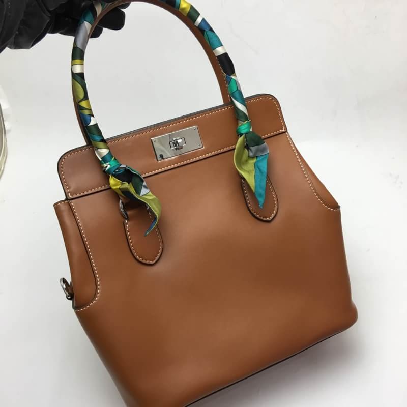 กระเป๋า hm toolbox box skin 26 cm สีน้ำตาล