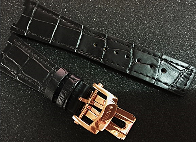 สายนาฬิกา Patek Philippe รุ่น Nautilus แบบสายหนังสีดำ
