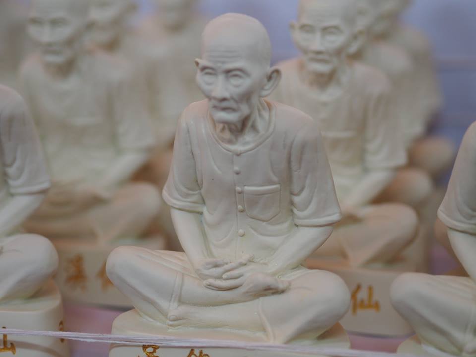 รูปหล่อ เซียนแปะ เนื้อเรซิ้น ปิดทอง (ขนาด5นิ้ว) ปี2560 รุ่น ฟ้าประทานพร