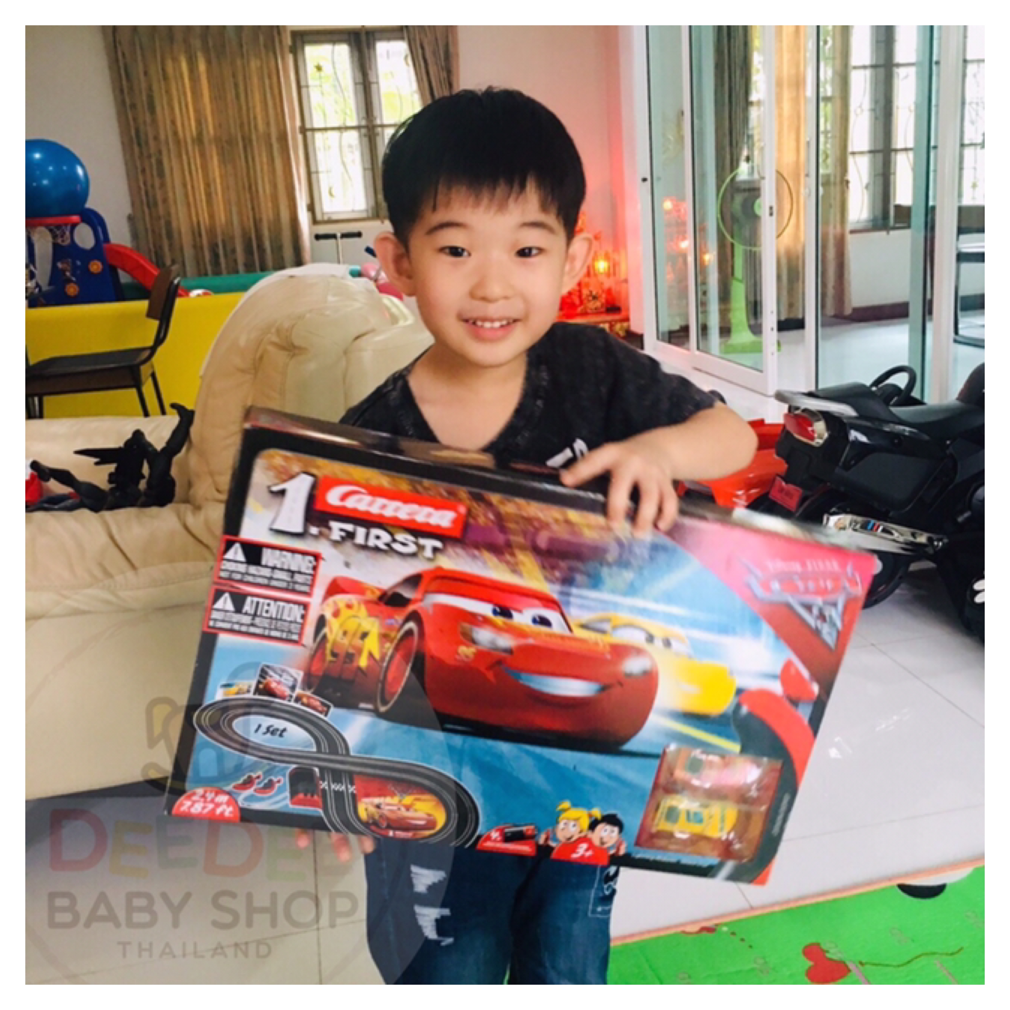 ชุดสนามแข่งรถอัตโนมัติ Carrera First Disney Pixar Cars 3 Slot Car Set