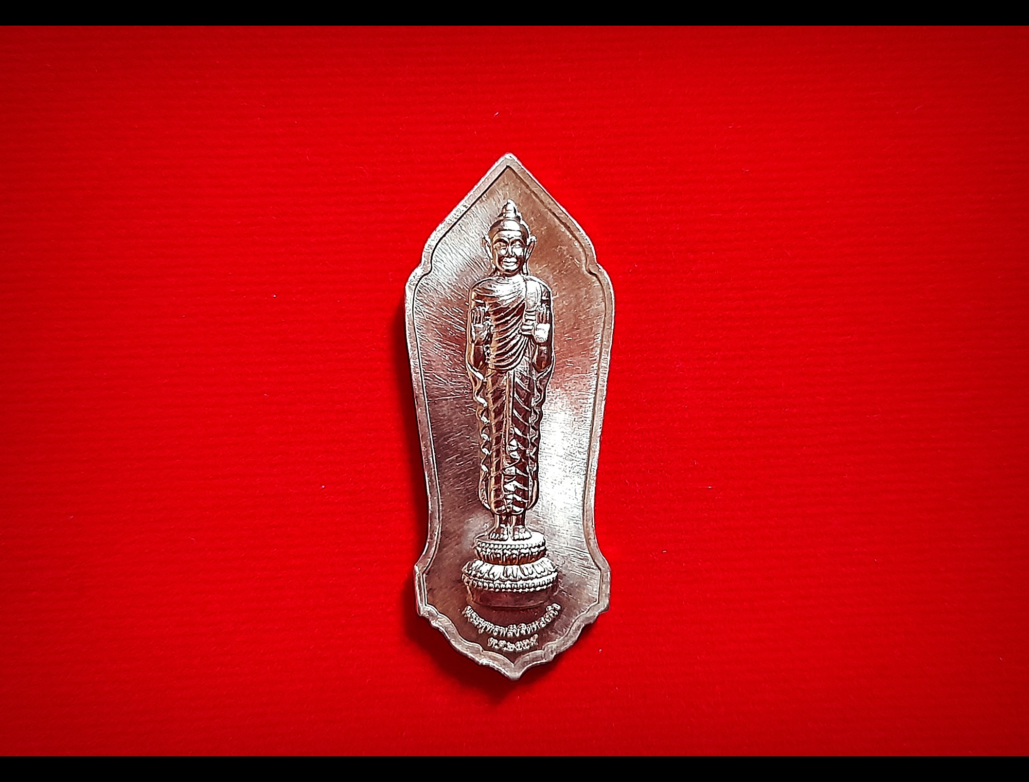 เหรียญพระพุทธเจ้าปางลีลาประทานพร หลัง พระพุทธเจ้าปางห้ามสมุทร (ของขวัญปีใหม่ ปี59) เนื้อชินตะกั่ว(รับพลังงานรองจากทองคำ) ปี2559 #รับประกันแท้ - หลวงพ่อเล็ก วัดท่าขนุน