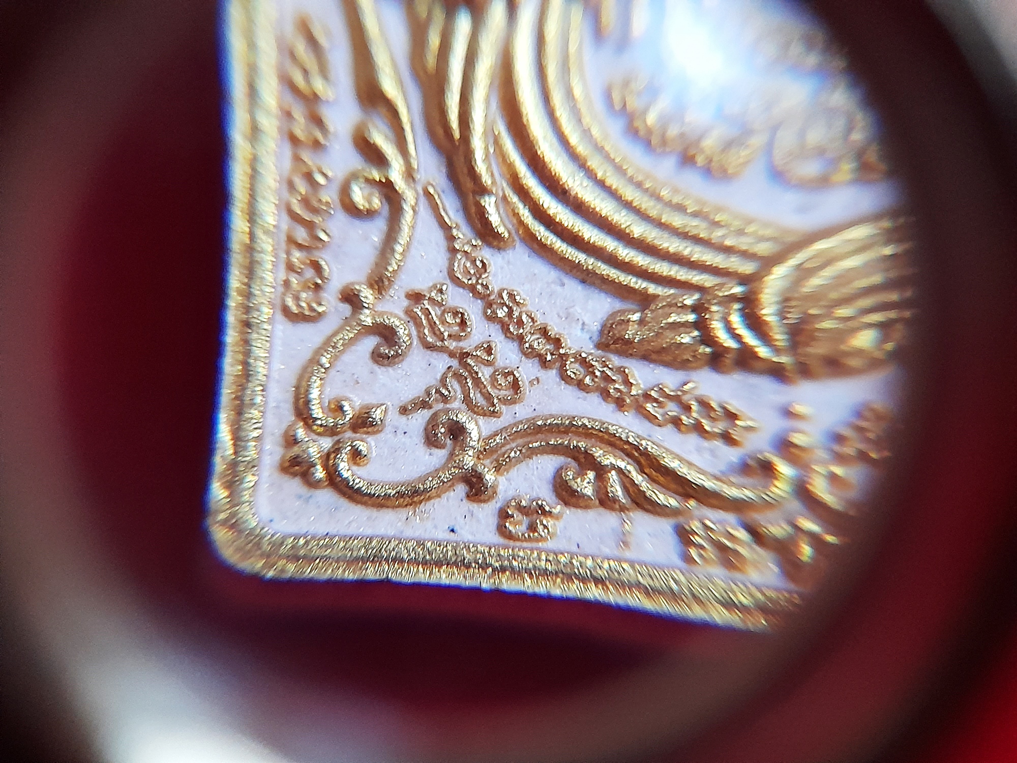 นก สาริกาคู่ หลังยันต์หน้าผากพระอินทร์ เนื้อผง(สีชมพู ปัดหน้ากากทอง) (หลังจารเขียนยันต์ด้วยมือ) #รับประกันแท้ - พระอาจารย์สุริยัณ วัดป่าฉัพพรรณรังสี จ.ชัยภูมิ