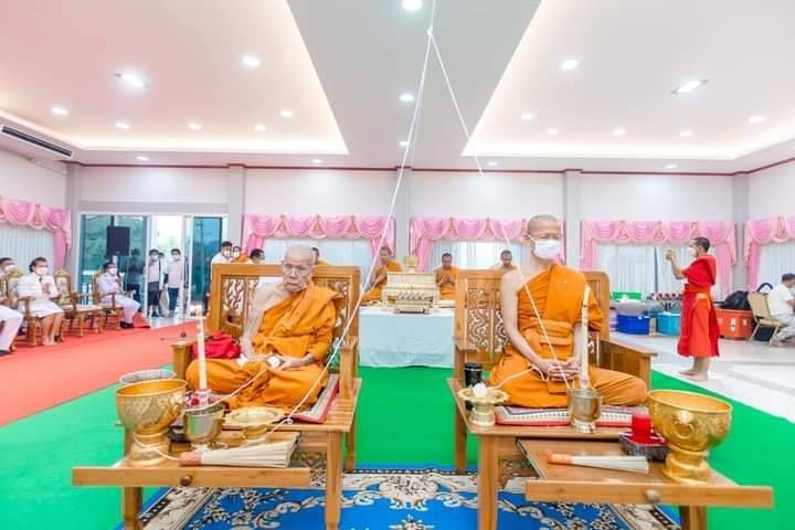 เหรียญ หลวงพ่อกวย (รุ่นแรก ทรงเสมา ฐานหน้า#พญาเสือโคร่ง(#มหาอำนาจ) หลัง พญา #หนุมาน4กร(#ครูแรง) (#ธงชัย #พระขรรค์ #จักร #ตรีศูล)) ปี2565 เนื้อมหาชนวน ไม่ตัดปีก ตอก9โค็ด #ชุดกรรมการ #รับประกันแท้