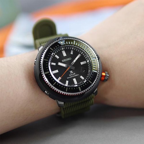 Karnvera Shop นาฬิกาข้อมือผู้ชาย SEIKO Prospex Solar Diver's 200M Military Green Men's Watch SNE547P1