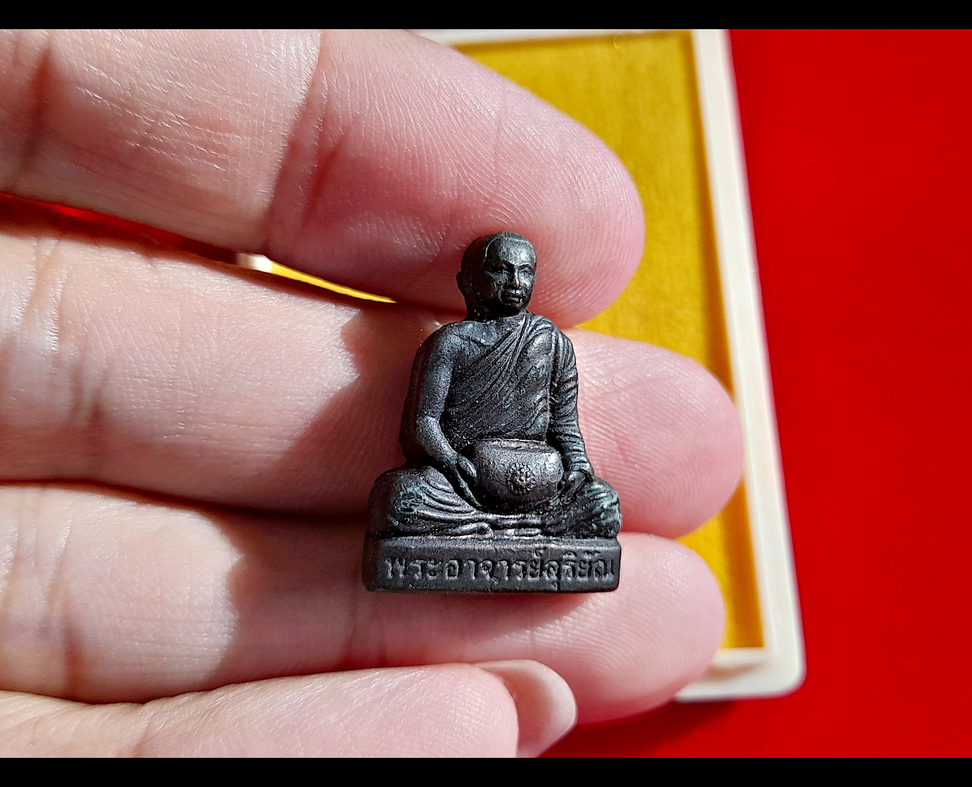 รูปหล่อ อุ้มบาตร มหาลาภ เนื้อทองแดง (ขนาดห้อยคอ) ปี2557 #รับประกันแท้ - พระอาจารย์สุริยัณ วัดป่าฉัพพรรณรังสี จ.ชัยภูมิ