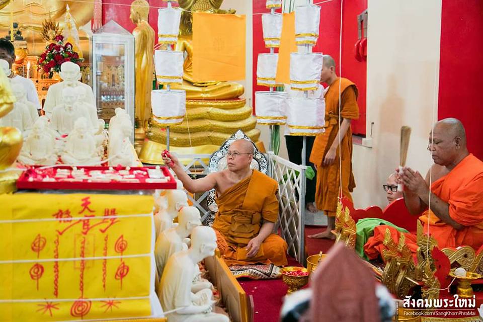 รูปหล่อ อาแปะ เซียนแปะ วัดศาลเจ้า ปี2561 (ขนาด 5/9/12 นิ้ว) เนื้อเรซิ่นสีงาช้าง