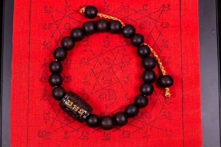 ประคำ สร้อยกำไรข้อมือ + ลูกสะกดตะกรุด(ยันต์นะกินไม่รุ้สิ้น วิชาหลวงปู่หมุน วัดบ้านจาน) เนื้อไม้พญางิ้วดำ #รับประกันแท้ - หลวงปู่อุดมทรัพย์(พระอาจารย์จ่อย) ศิษย์เอกหลวงปู่หมุน ปลุกเสก )