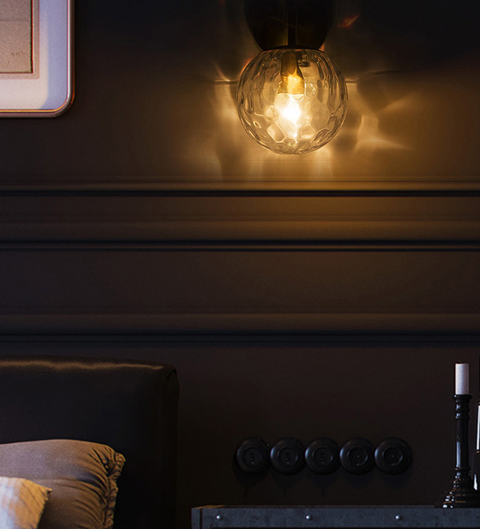 โคมไฟติดผนังแก้วทรงกลมก้านสีทองเหลือง [GB15]