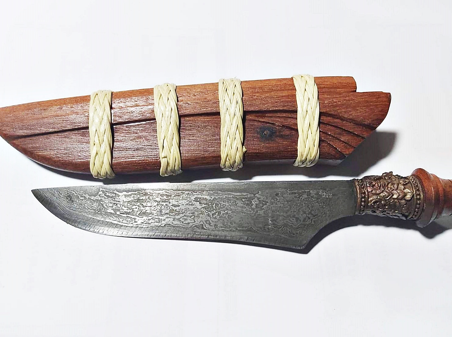 มีดหมอ (มีดลูกพราห์ม) ใบเหล็กดามัสกัส (เหล็กลาย ขึ้นรูปตีเหล็กด้วยโลหะอาถรรพ์ ตีเหล็ก 300ชั้น งานทำมือ) (ยาว9นิ้ว) ปี2563 #รับประกันแท้ - หลวงพ่อเล็ก วัดท่าขนุน