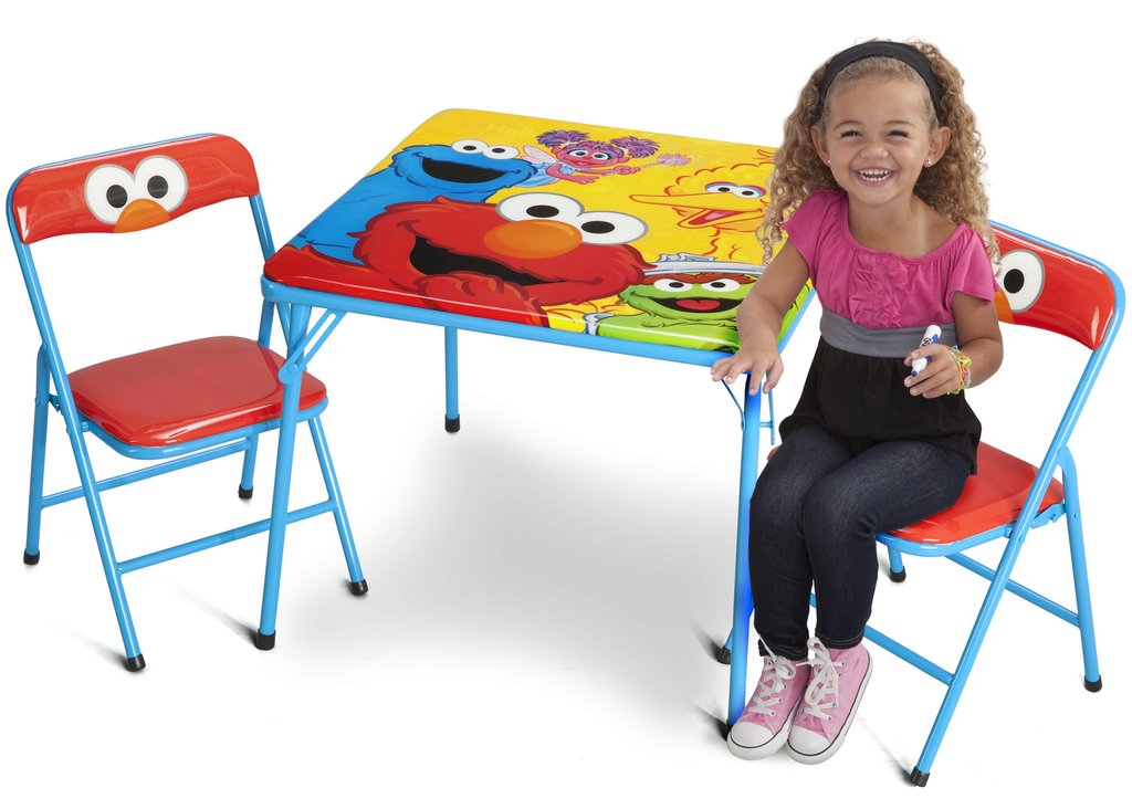 ชุดโต๊ะและเก้าอี้เอนกประสงค์ Delta Children Activity Table and Chairs Set (Sesame Street)