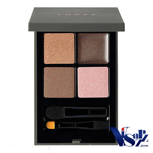 (ลดพิเศษ มากกว่า 60%) Three 4D Plus Eye Palette #01 Close to Your Heart อายชาโดว์พาเลทสีสวยที่ให้ดวงตาคุณสวยสดใน มีมิติ มาพร้อมกับกระจก และแปรงในตลับ ตาสวยครบๆ ด้วยตลับนี้ได้เลยค่ะ