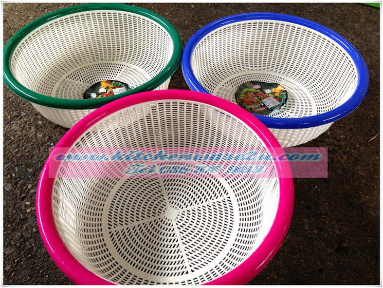 P07230 ตะแกรงกลมพลาสติก ขอบสี เกรดเอ (23*23*9.5 cm) No.940 ราคาส่งต่อ 18 ใบ:เฉลี่ย 16.5 บ/ใบ