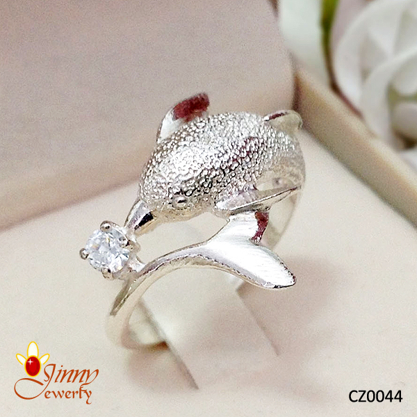 แหวนเงินแท้ 92.5% รูปโลมาประดับเพชร cz แบบน่ารักๆ size 6