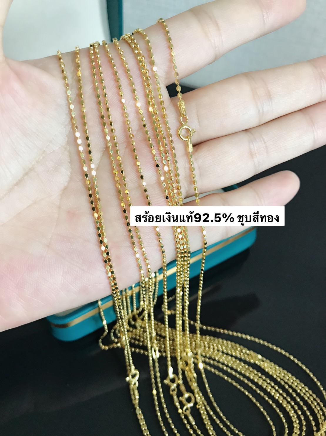 สร้อยเงินแท้ 92.5% ชุบสีทอง กลมทุบแบน เส้นเล็ก หนักครึ่งสลึงตัน เส้นเล็กๆ น่ารักๆ เล่นแสงดีมาก (สร้อยงานอิตาลี)