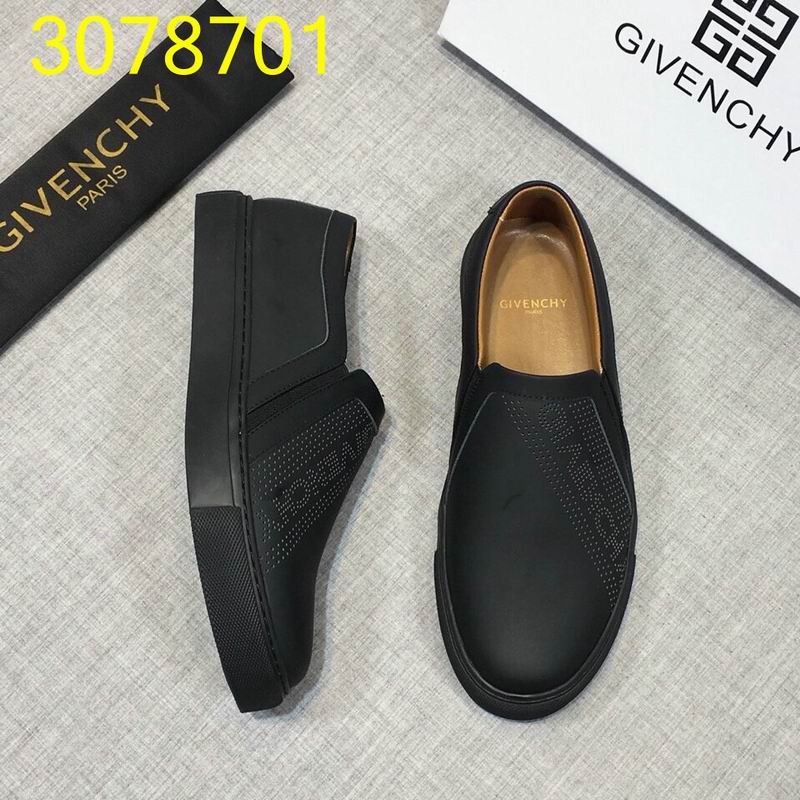 given men แบบอีกเยอะกดดูด้านในค่ะ size 38-44 ,45-46 มีบางแบบ