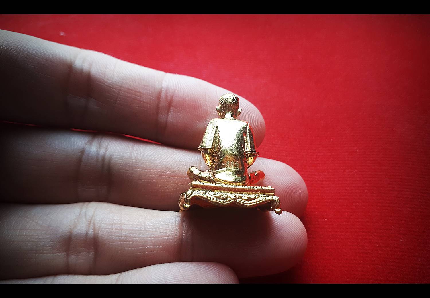 รูปหล่อ อาแปะ เซียนแปะ วัดศาลเจ้า เนื้อกะไหล่ทอง (พร้อมรูป ขนาดห้อยคอ) รุ่นเจ้าสัว ปี2560 - ครูบากฤษณะ ปลุกเสก