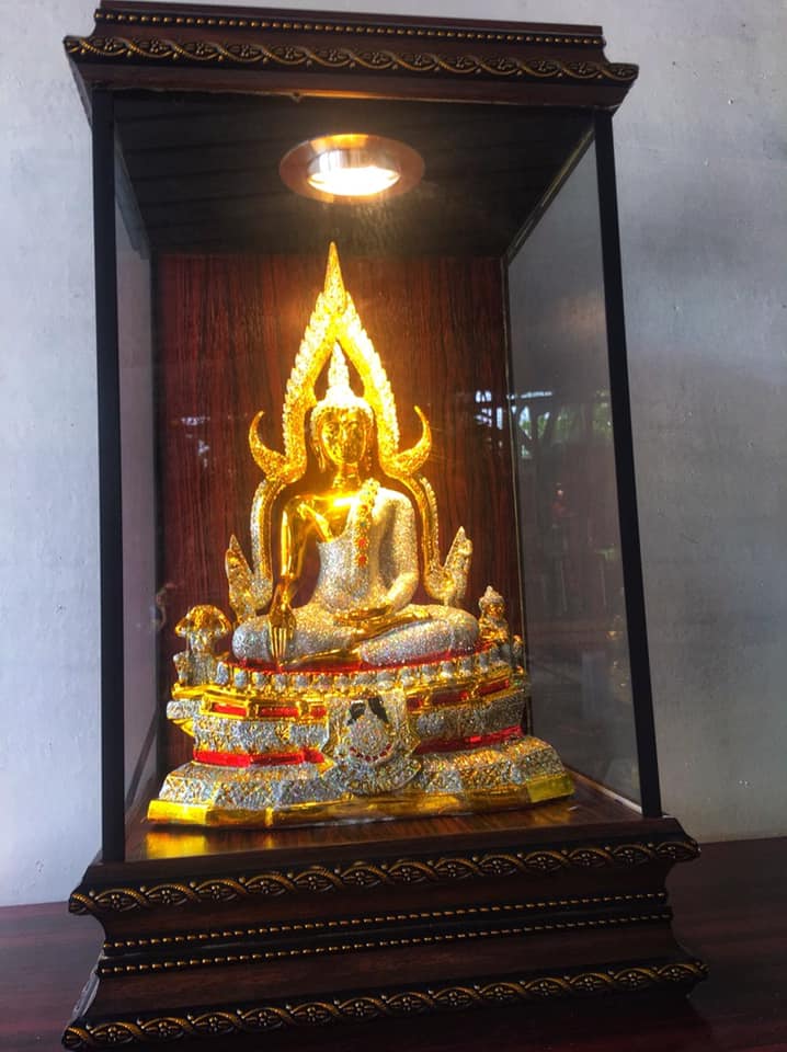 ตู้กระจก ตู้โชว์ ครอบใส่ พระ (มีไฟส่องสว่าง) (ขนาด สูง14นิ้ว ลึก8นิ้ว กว้าง10นิ้ว) - (งานสั่งทำพรีออเดอร์ใช้เวลา 4-5วัน)