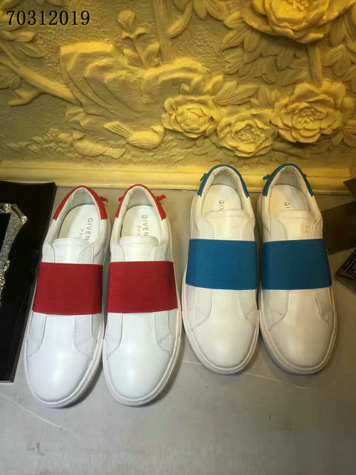 given men แบบอีกเยอะกดดูด้านในค่ะ size 38-44 ,45-46 มีบางแบบ