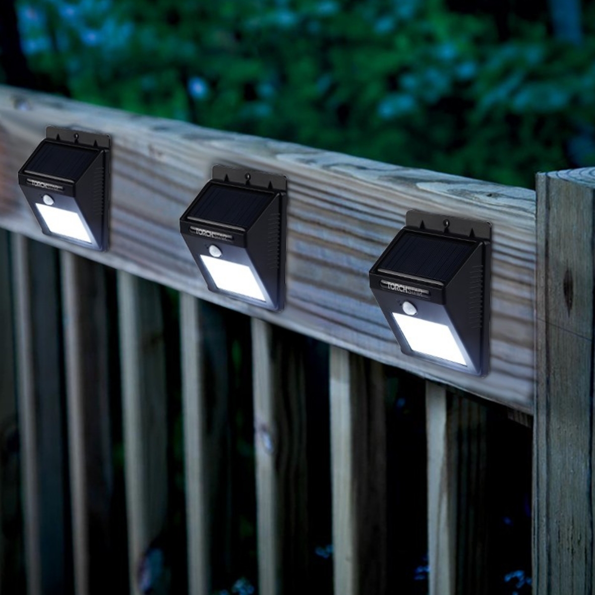 ไฟติดผนังโซล่าเซลล์ ไฟสปอร์ตไลท์พลังงานแสงอาทิตย์