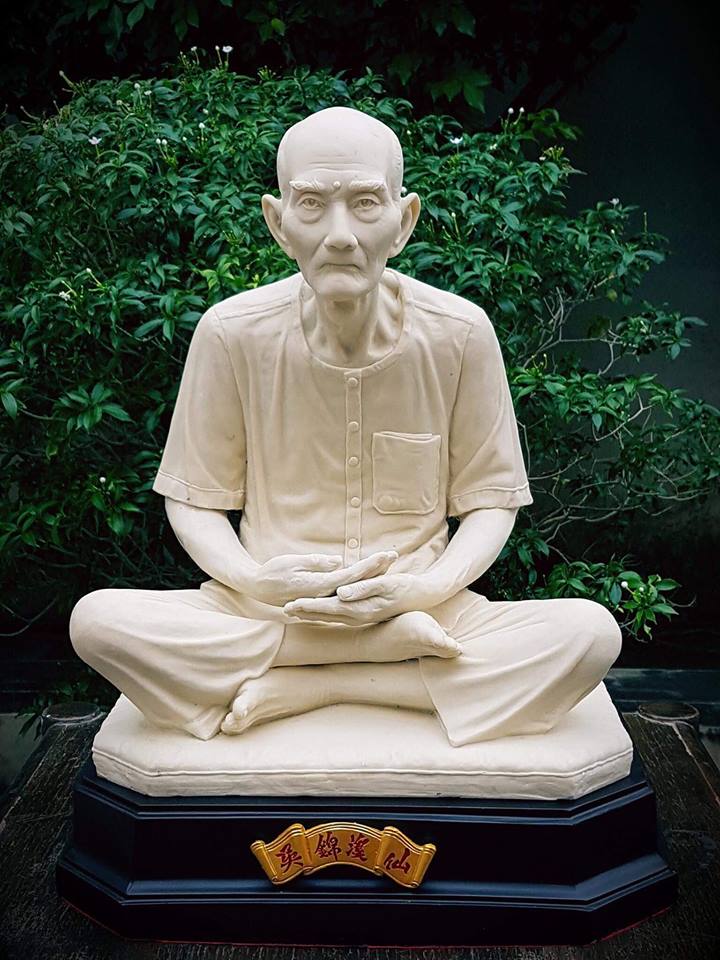 รูปหล่อ เซียนแปะโรงสี วัดศาลเจ้า รุ่นเจ้าสัวฟ้าประทาน ปี2560 เนื้อเรซิ่น สีงาช้าง (ขนาดองค์บูชาหน้าตัก 12นิ้ว องค์ขนาดใหญ่)