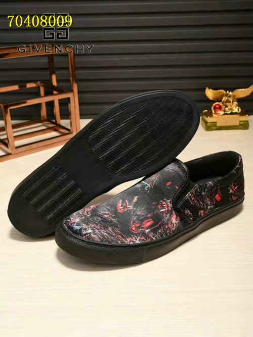 given men แบบอีกเยอะกดดูด้านในค่ะ size 38-44 ,45-46 มีบางแบบ
