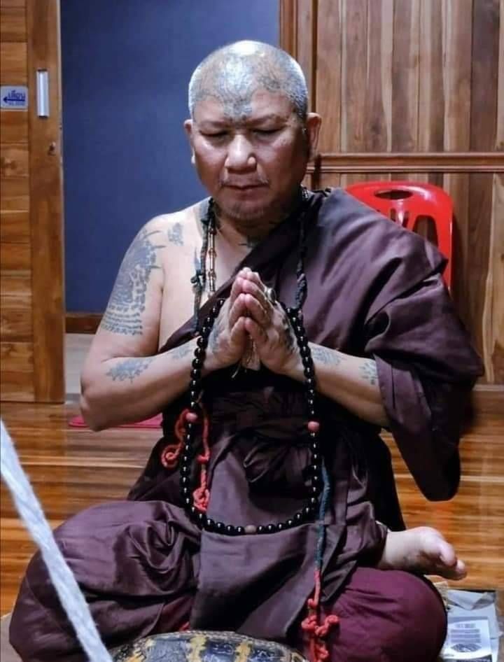 ล็อกเก็ต โครตขุนแผน (ด้านหน้ายันต์นะอกแตก) หลังฝั่งผงมวลสาร แม่โยนี ตะกรุด ปลัดขิก (เมตตา เสน่ห์ ลาภ) #รับประกันแท้ - หลวงปู่อุดมทรัพย์(พระอาจารย์จ่อย) วัดเวฬุวัน จ.ศรีสระเกษ จัดสร้างและดำเนินการปลุกเสก