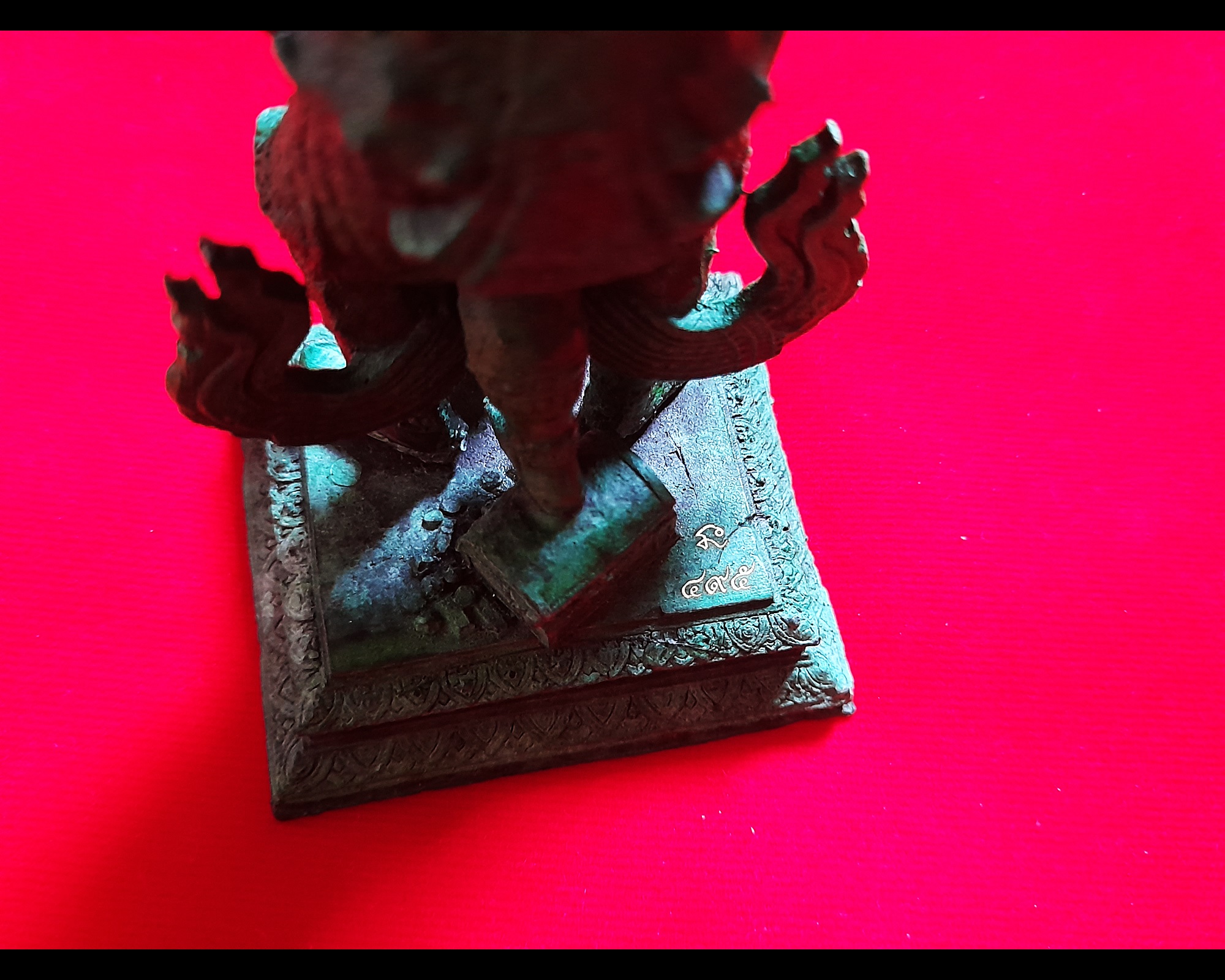 รูปหล่อ ท้าวเวสสุวรรณ 4กร (ร่ม ลูกแก้วมังกร ตะบอง) 3ขา เหรียบหีบสมบัติ คุมทรัพย์ เนื้อทองเหลือง สีเขียวเหนียวทรัพย์ ปี2555 #รับประกันแท้