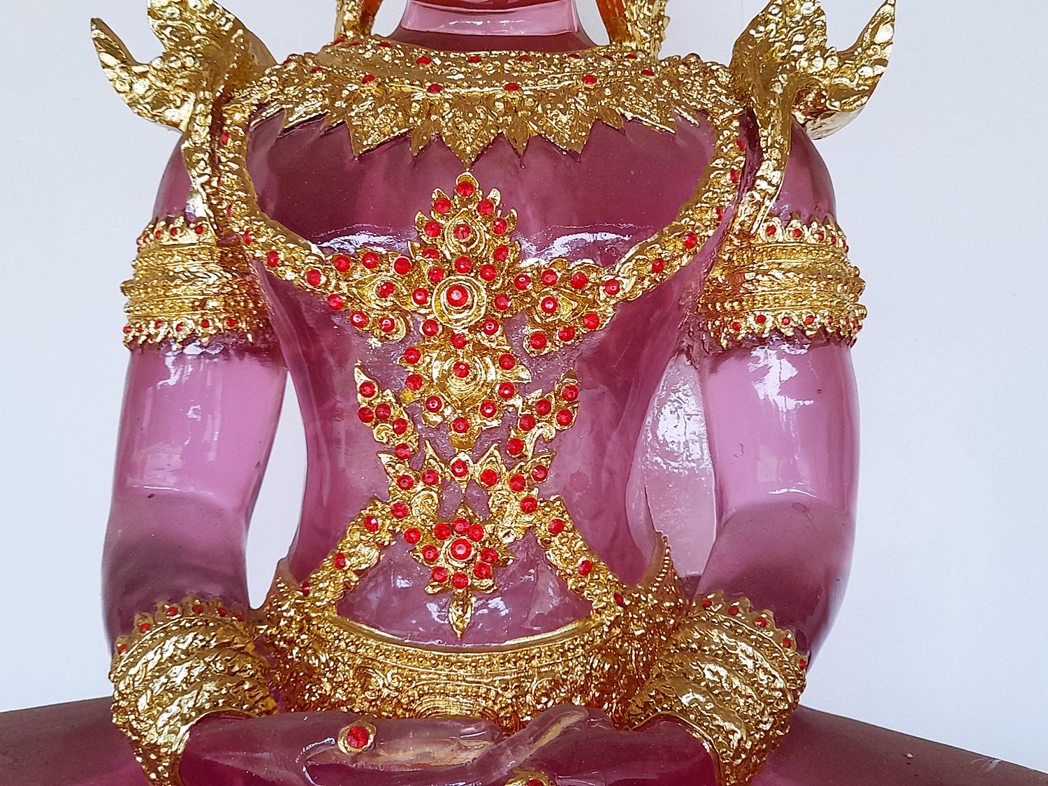 พระแก้วมรกต ปางพระจักรพรรดิ์ สีประจำวันเกิด7สี (ขนาดใหญ่) - (สีแดง สีเหลือง สีชมพู สีเขียว สีส้ม สีฟ้า สีม่วง)