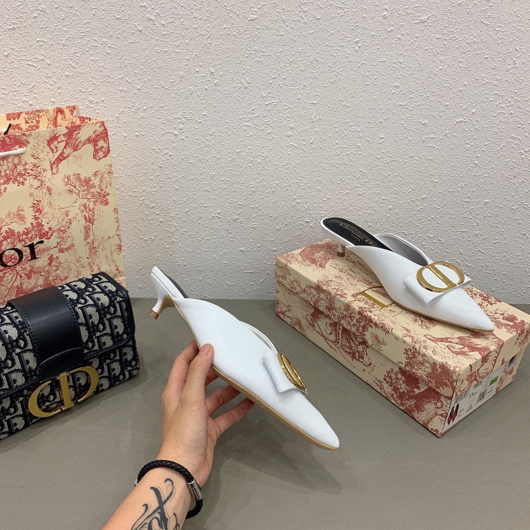 รองเท้า dio สอบถามไซส์ได้ค่ะสต็อคของเปลี่ยนตลอด