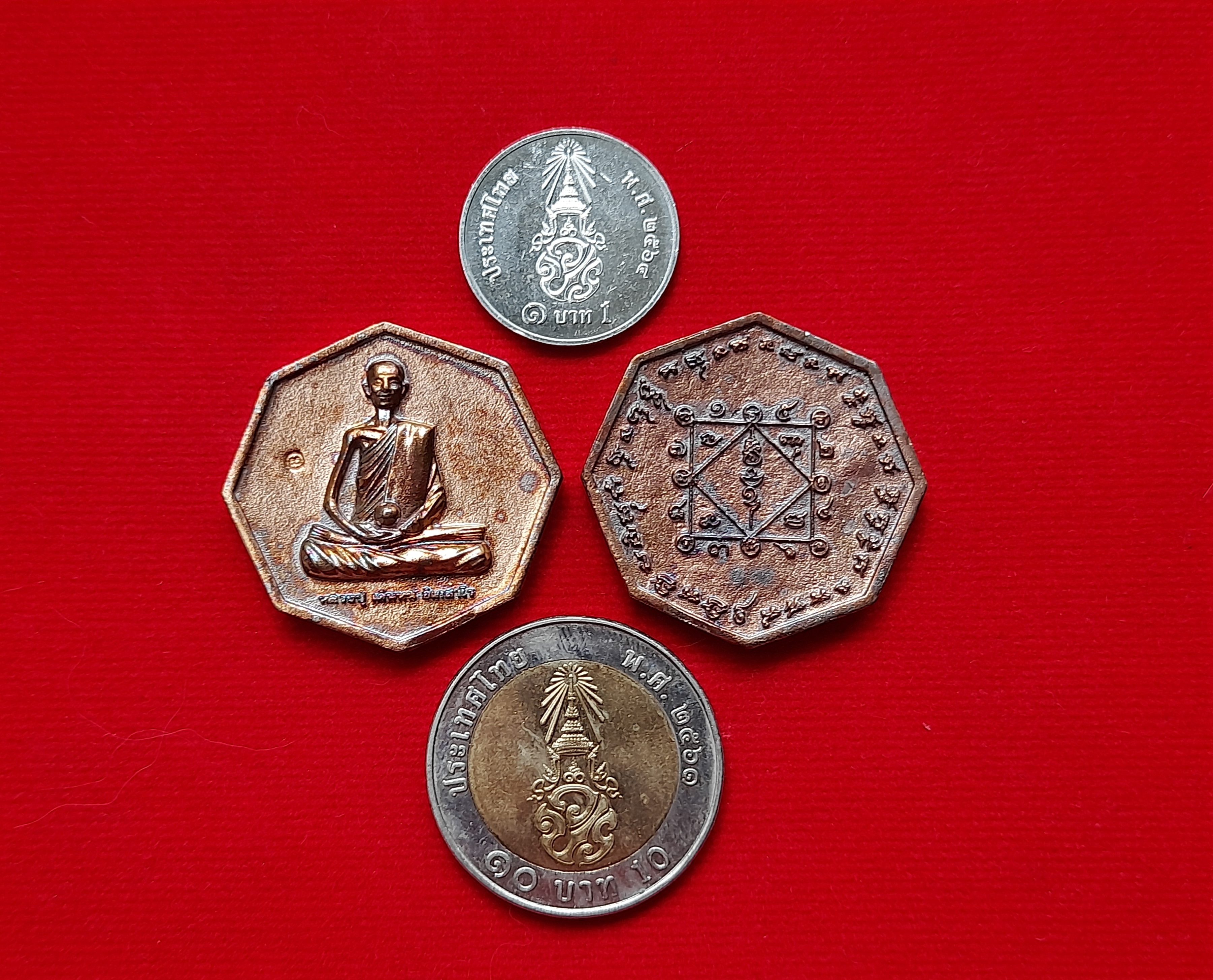 เหรียญ หลวงปู่ เดินหน อิเกสาโร เพรชยอดมงกุฎ หกเหลี่ยม ระงับโศก-รับโชคทุกทิศ เนื้อสัมฤทธิ์(ผสมทองคำและชนวน) ปี2565 #รับประกันแท้ - โดย ฅนขลังคลังวิชา