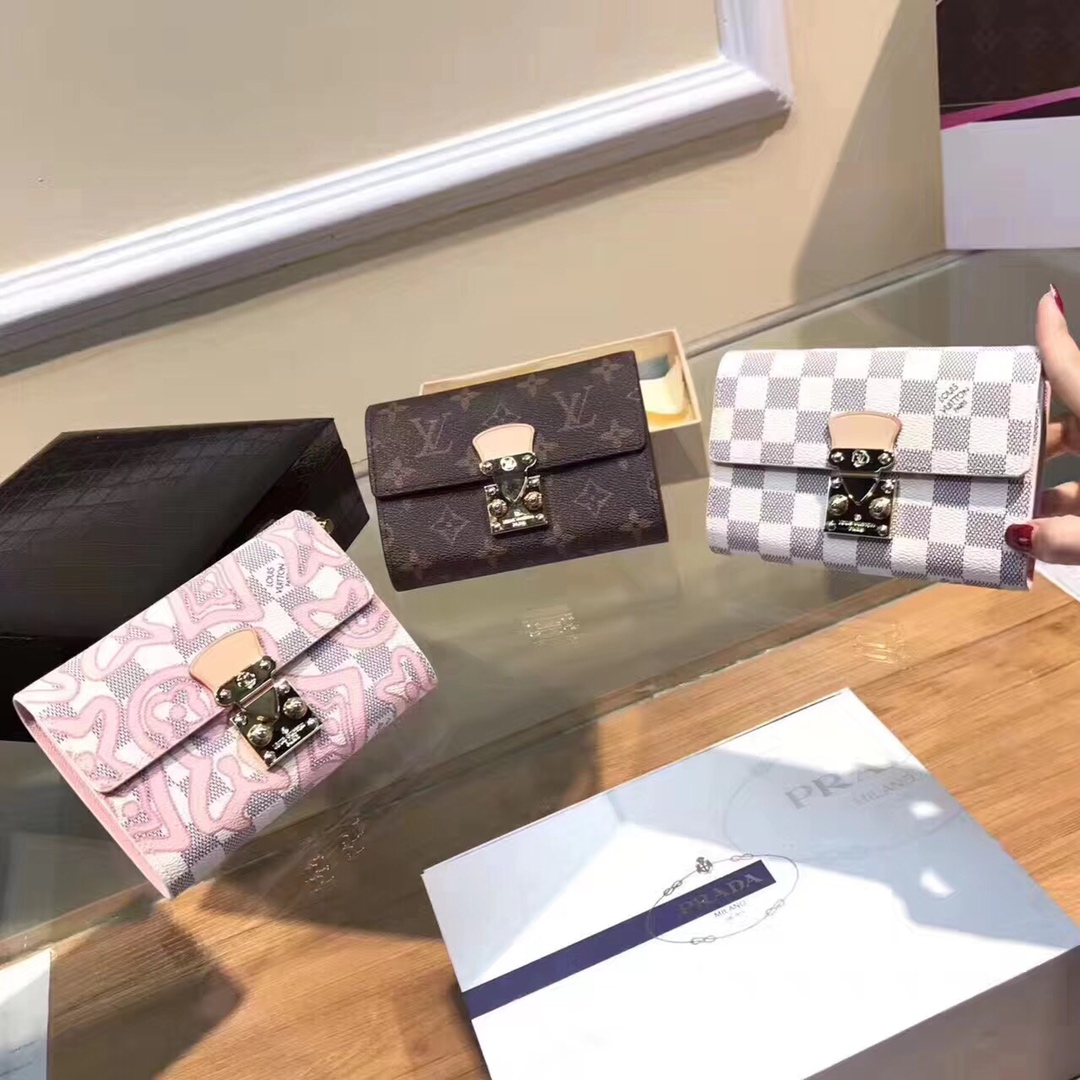 กระเป๋าสตางค์ lv wallet 15cm ใบกลาง