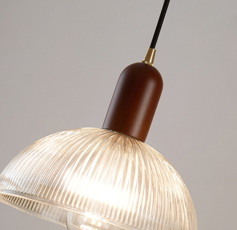 โคมไฟแขวนเพดานโป๊ะแก้วใสลายลอนเส้นตรงหัวไม้สีน้ำตาลเข้ม [C1067]