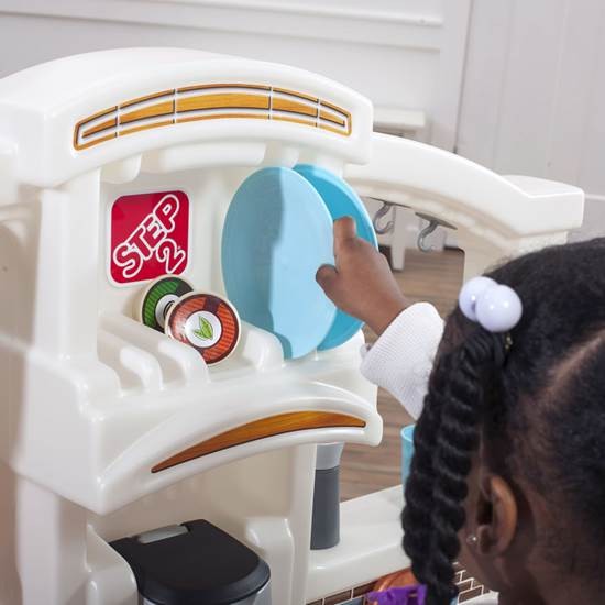 ชุดครัวจำลองสำหรับเด็ก Step2 Fun with Friends Kitchen (Tan)