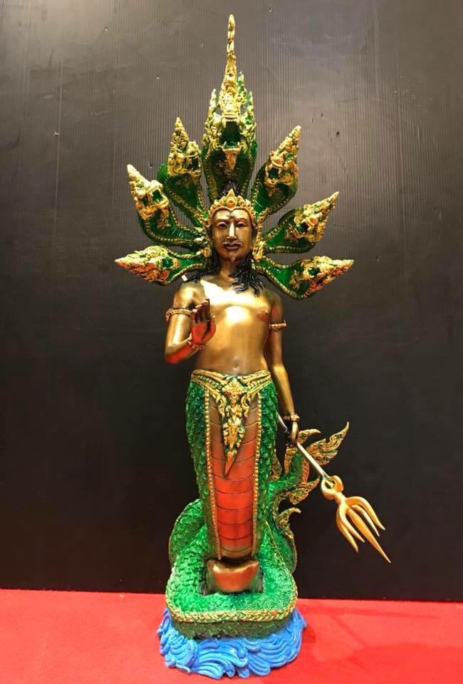 รูปหล่อ พญานาคราช ท่านปู่นาคา-ศรีสุทโธ ปางครึ่งมนุษย์ชายครึ่งนาค นาคปรก7หัว ถืออาวุธ เนื้อโลหะทองเหลือง ลงสี หล่อใหม่ (สูง22นิ้ว) (ขายปลีก ขายส่ง)