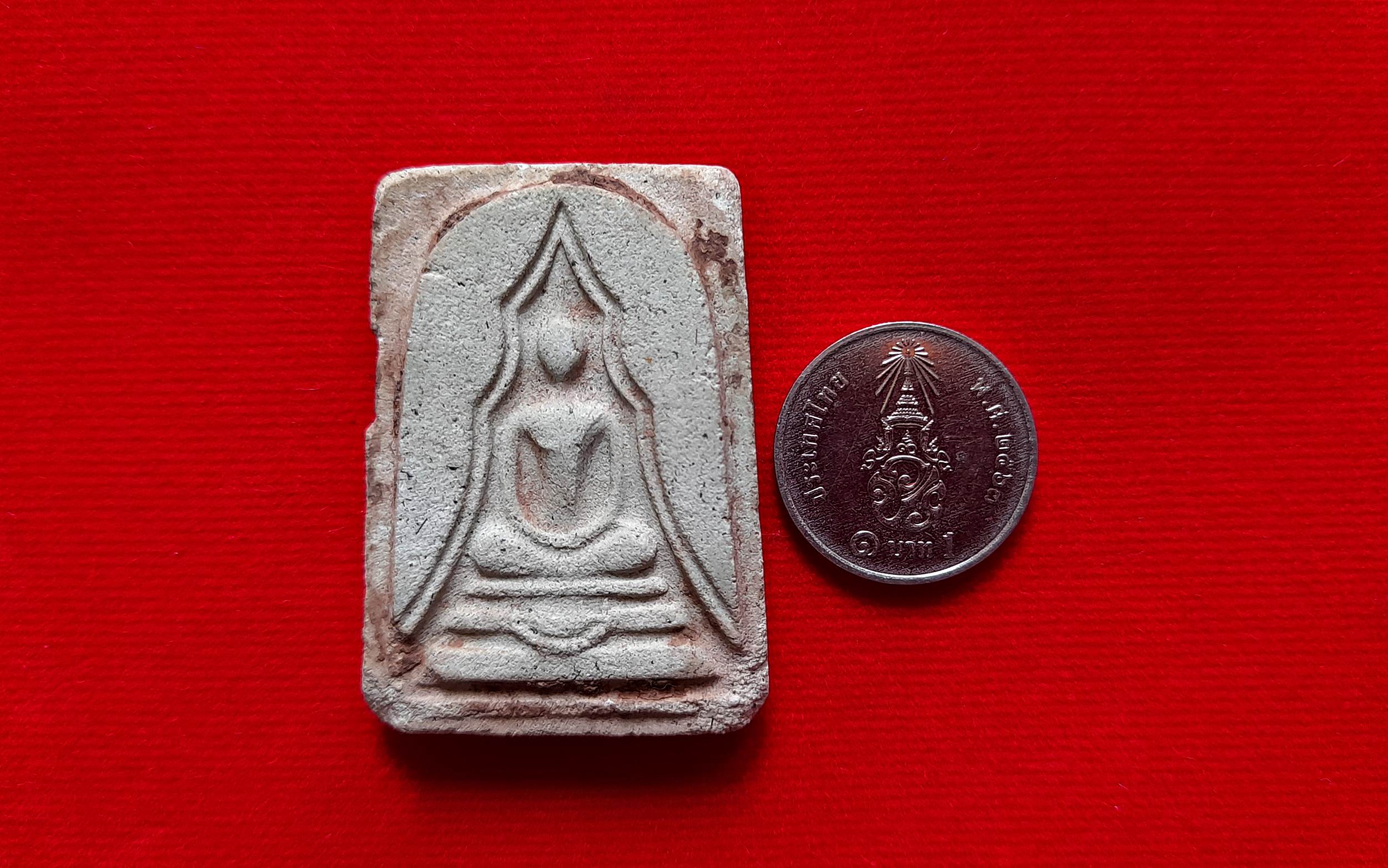 พระแหวกม่าน หลังยันต์นะพรชัย (มีเส้นผมเกศา) รุ่น2 ปี2525 (ชุดพระเครื่องที่บรรจุไห) #รับประกันแท้และทันยุค - หลวงพ่อยงยุทธ วัดเขาไม้แดง จ.ชลบุรี