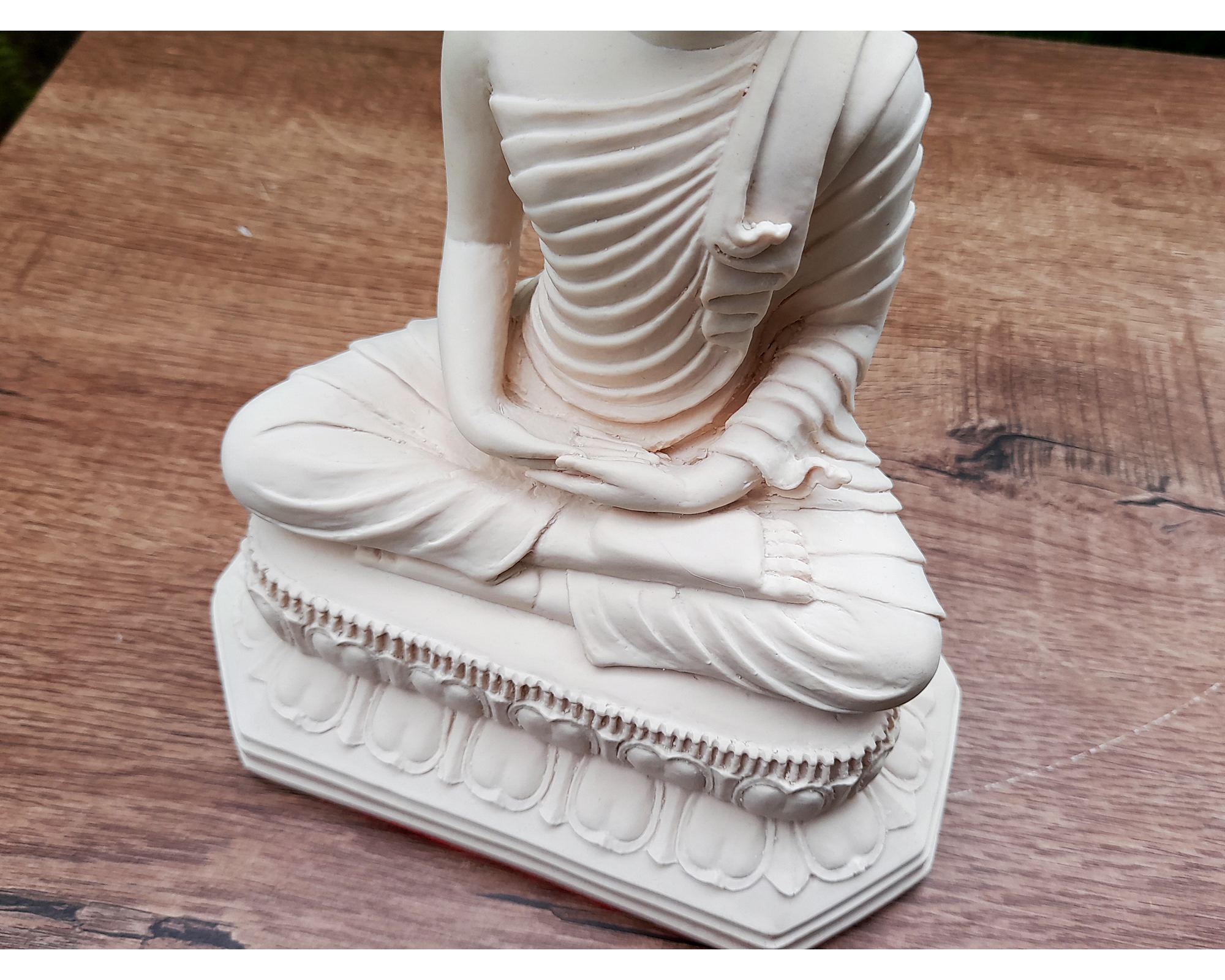 รูปหล่อ พระปัจเจกพุทธเจ้า ฐานหลังคาถาเงินล้าน เนื้อเรซิ่นผสมหินอ่อน (เกรดเอ หล่อตัน) (ขนาดตั้งบูชา หน้าตัก5นิ้ว) สีขาวนวล (เข้าพิธีบวงรวงตามแบบฉบับหลวงพ่อฤาษีวัดท่าซุง) ปี2564